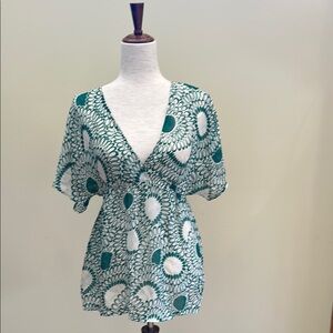 Trina Turk Green & White Women's short sleeve Top